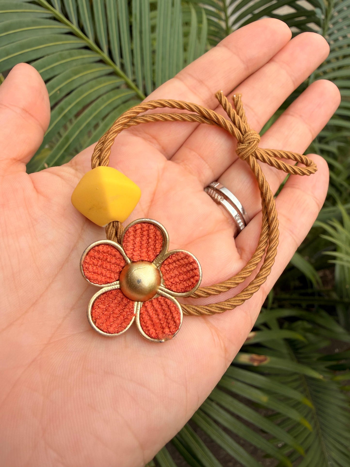Liga para el cabello diseño de flores