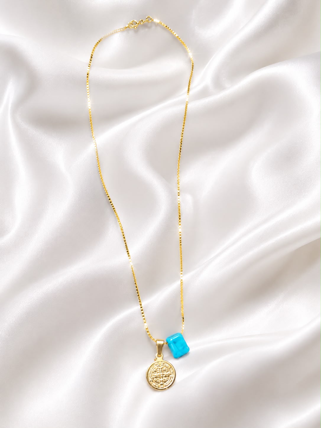 COLLAR CUBO TURQUESA