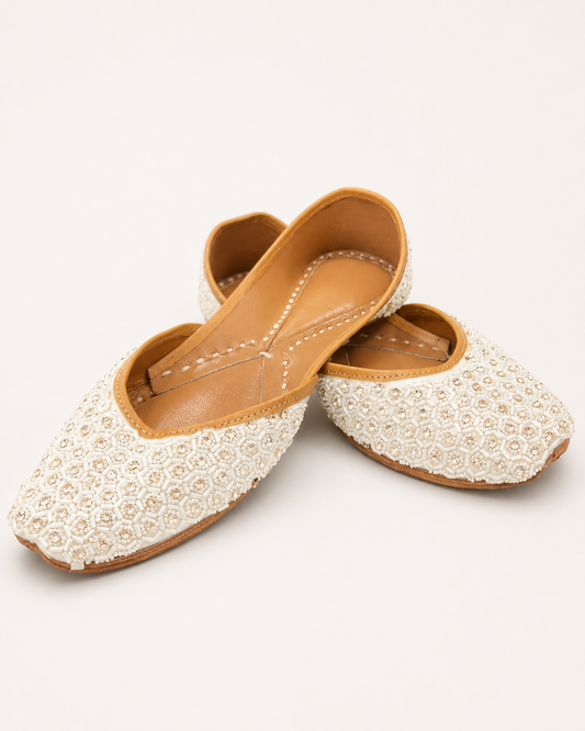 Alquiler Juttis Blancas- Zapatos de la India