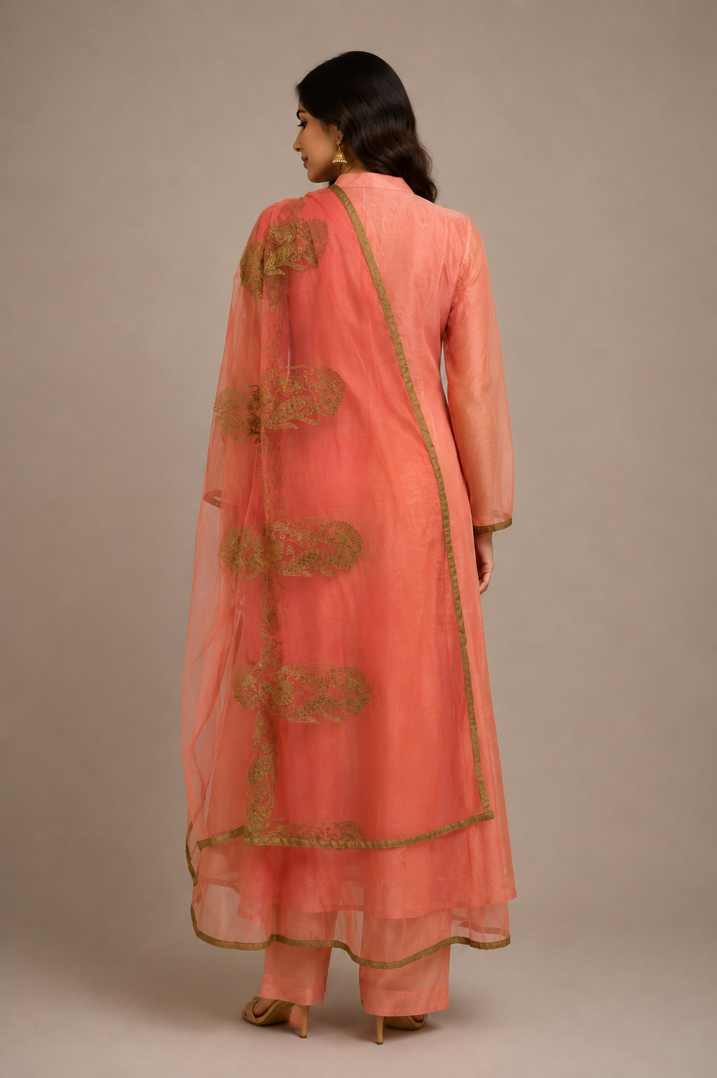 Alquiler Anarkali Salmon con detalles Dorados
