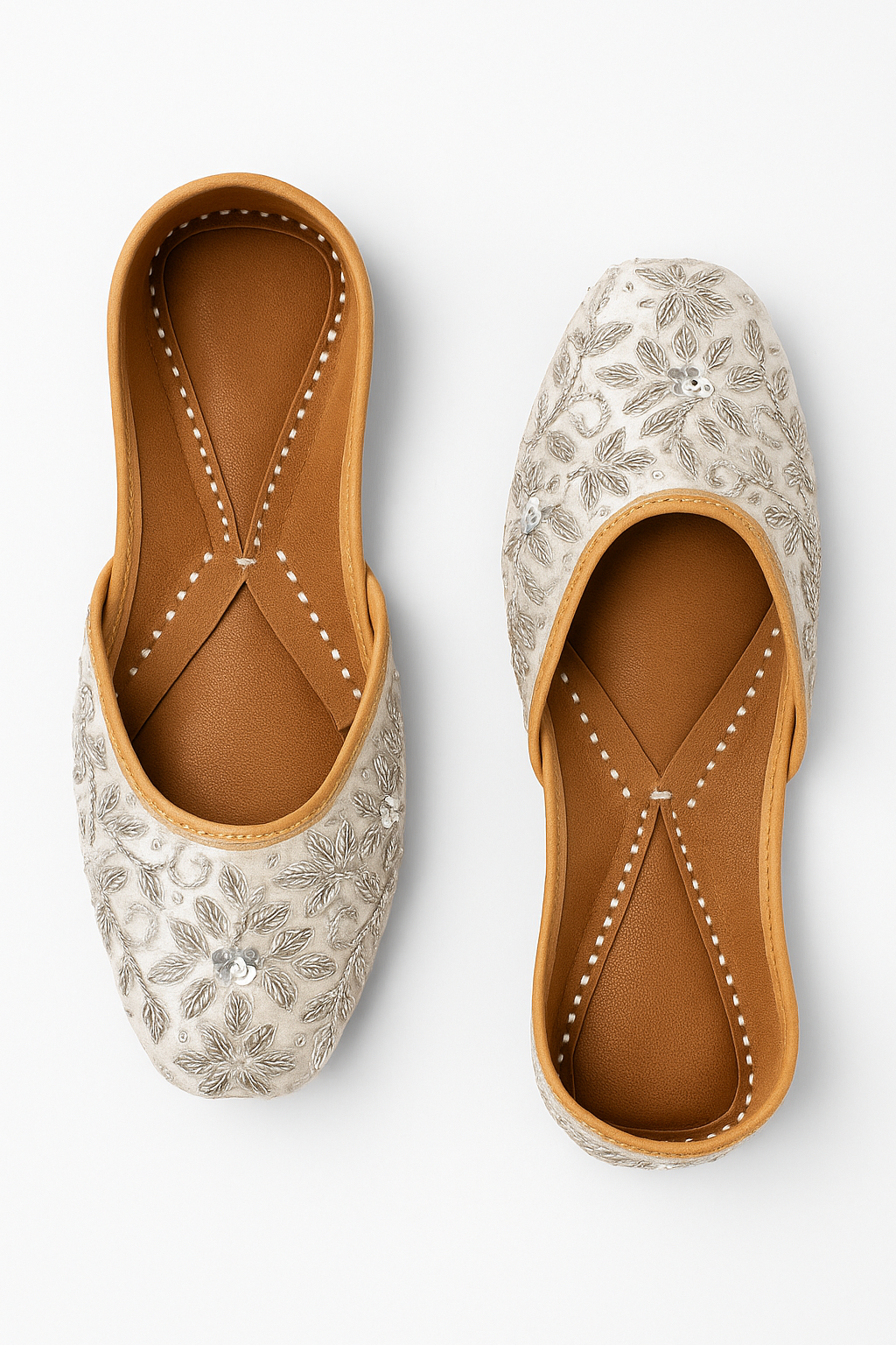 Alquiler Juttis Plateadas - Zapatos de la India