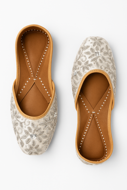 Alquiler Juttis Plateadas - Zapatos de la India