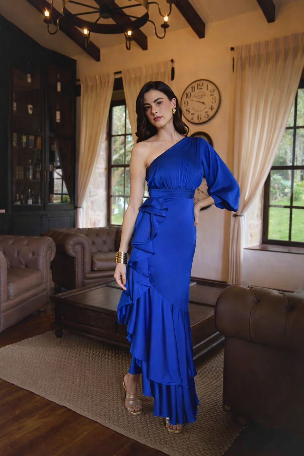 Vestido unicolor de seda azul one Shoulder manga larga