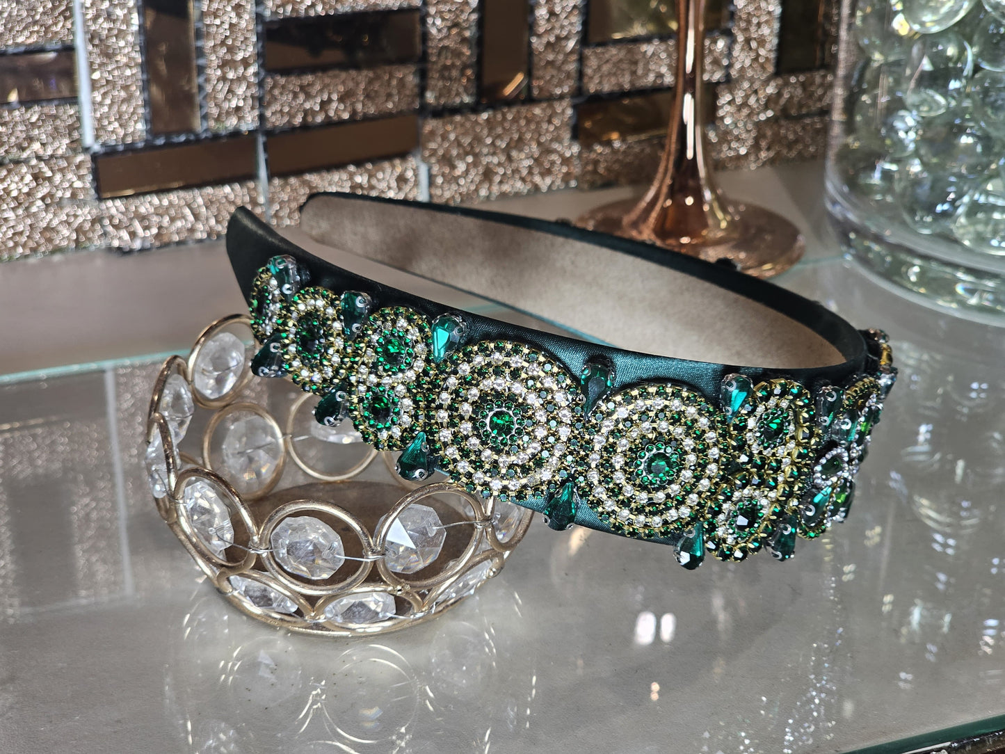 Diadema vintage verde con zircones y réplica de diamantes