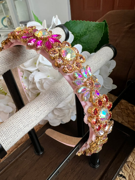 Diadema floral con piedras rosadas 02211