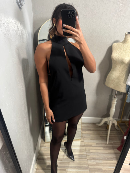 Vestido negro cuello alto