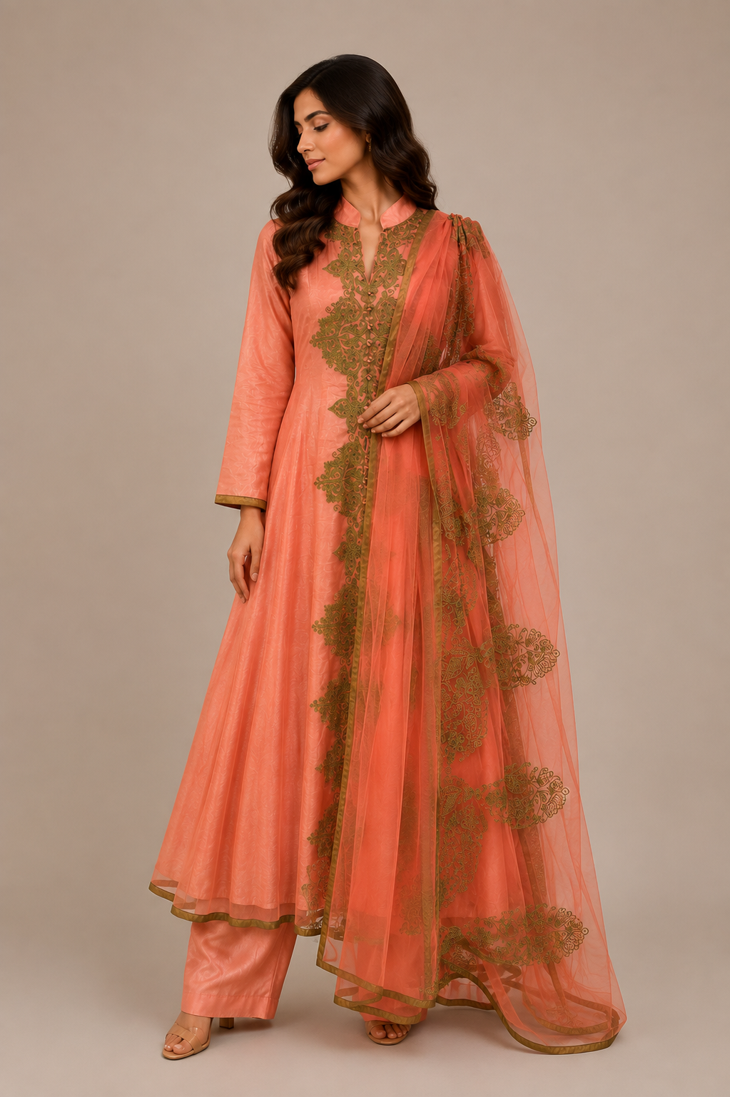 Alquiler Anarkali Salmon con detalles Dorados