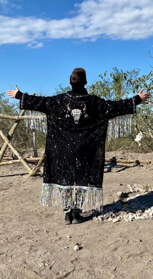 kimono de lujo con aplicación de calavera de toro