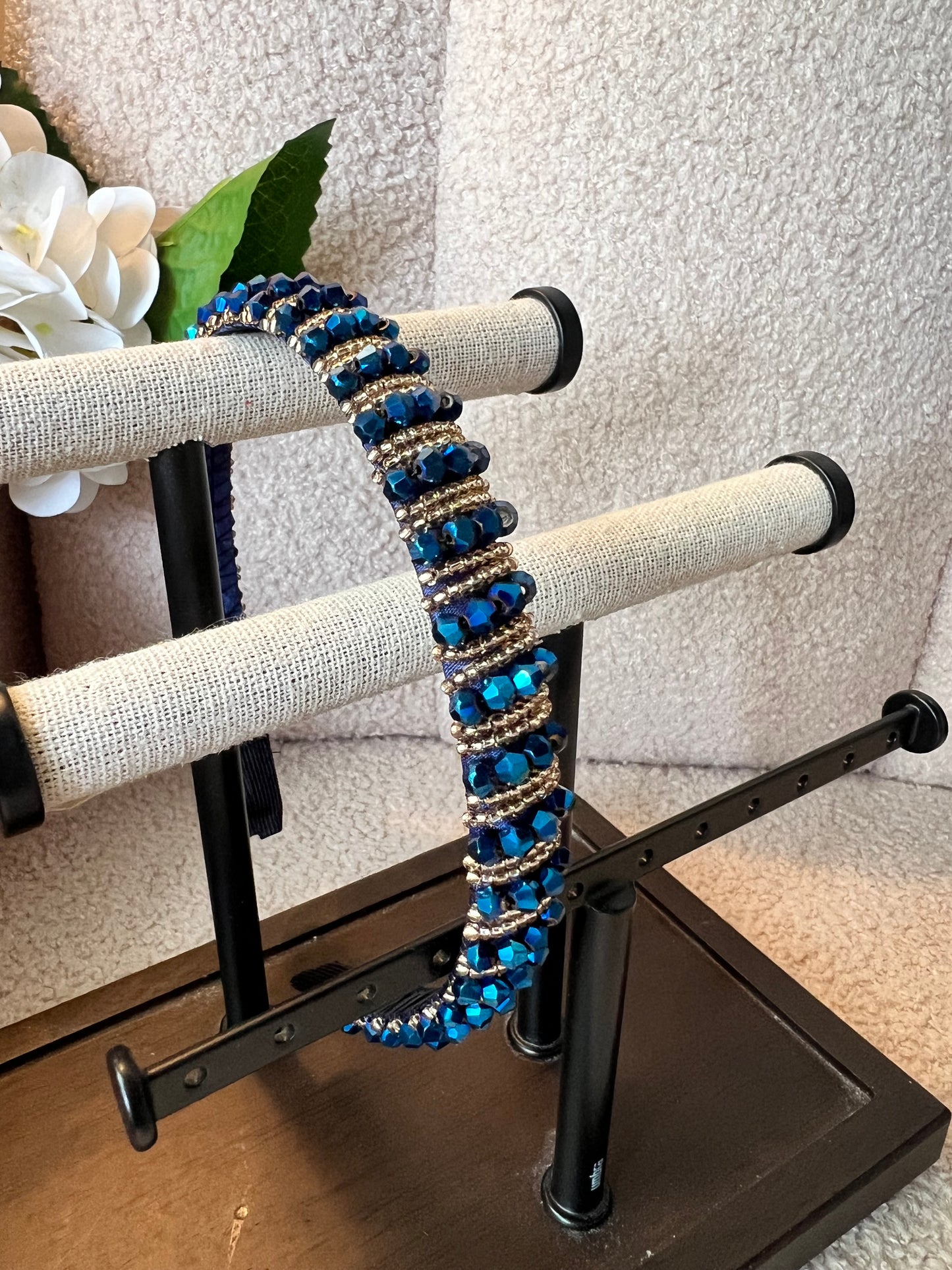 Diadema delgada azul rey con dorado 01510