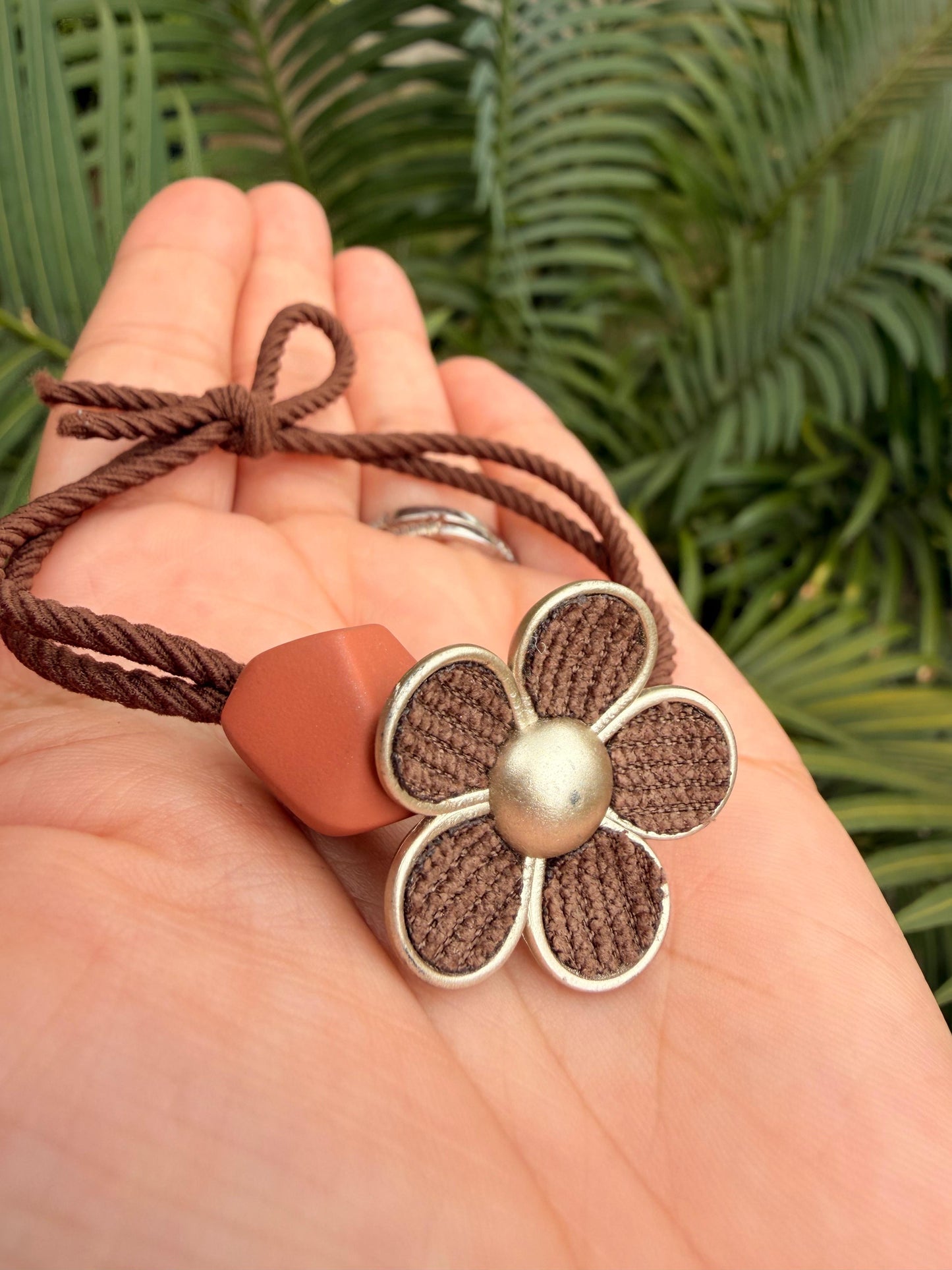 Liga para el cabello diseño de flores