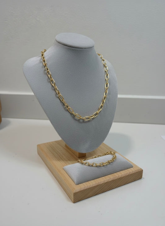 CADENA Y PULSERA  TERMINADA ESLABON OVAL Y TRES REGULAR