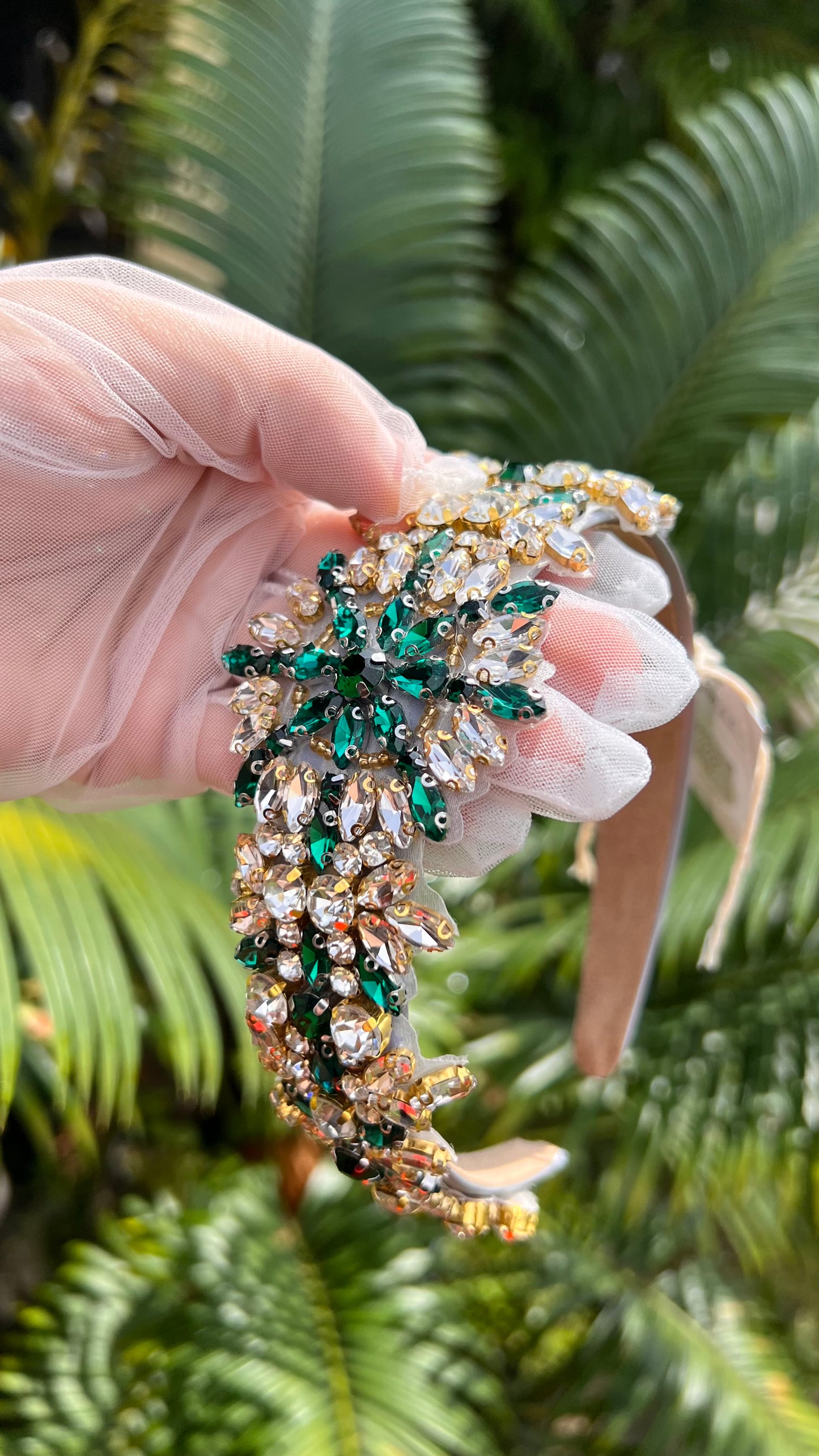 Diadema brillante verde con plateado y apliques dorado 02506