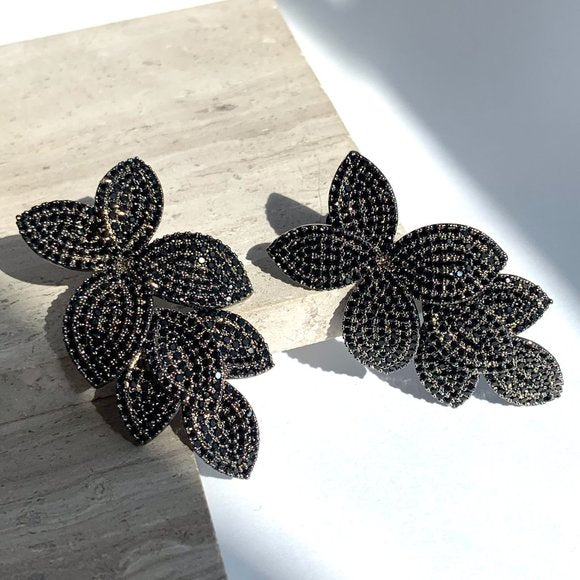 Aretes colgantes negros estilo leaves con zirconia