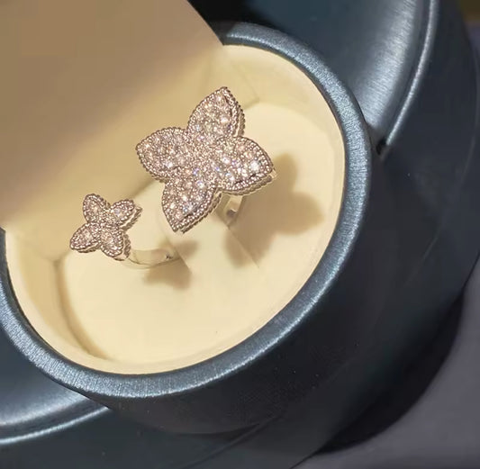 Anillo four leaves