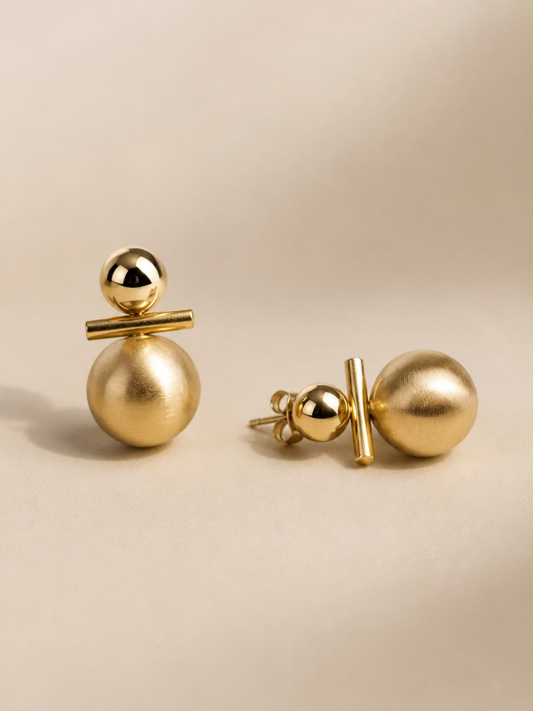 Aretes doble esfera acero y rodio baño de oro
