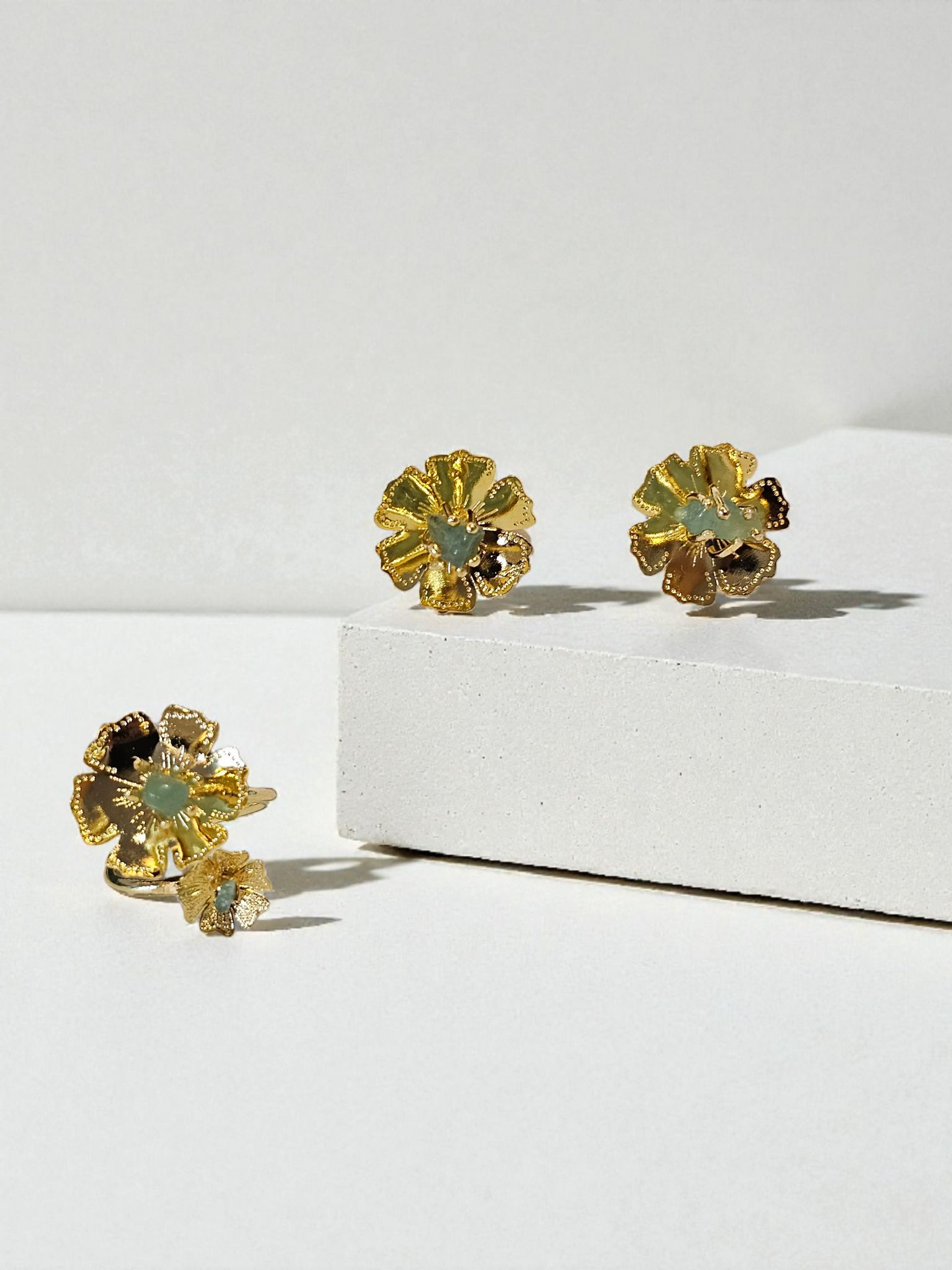 JUEGO DE ARETES Y ANILLO BAÑO DE ORO DE 24K MJ18