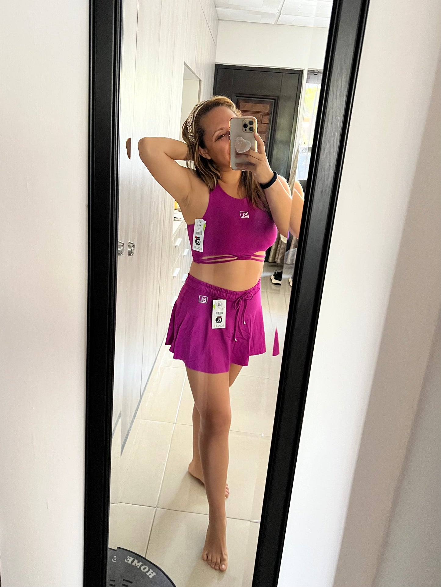 Conjunto deportivo top y falda fucsia