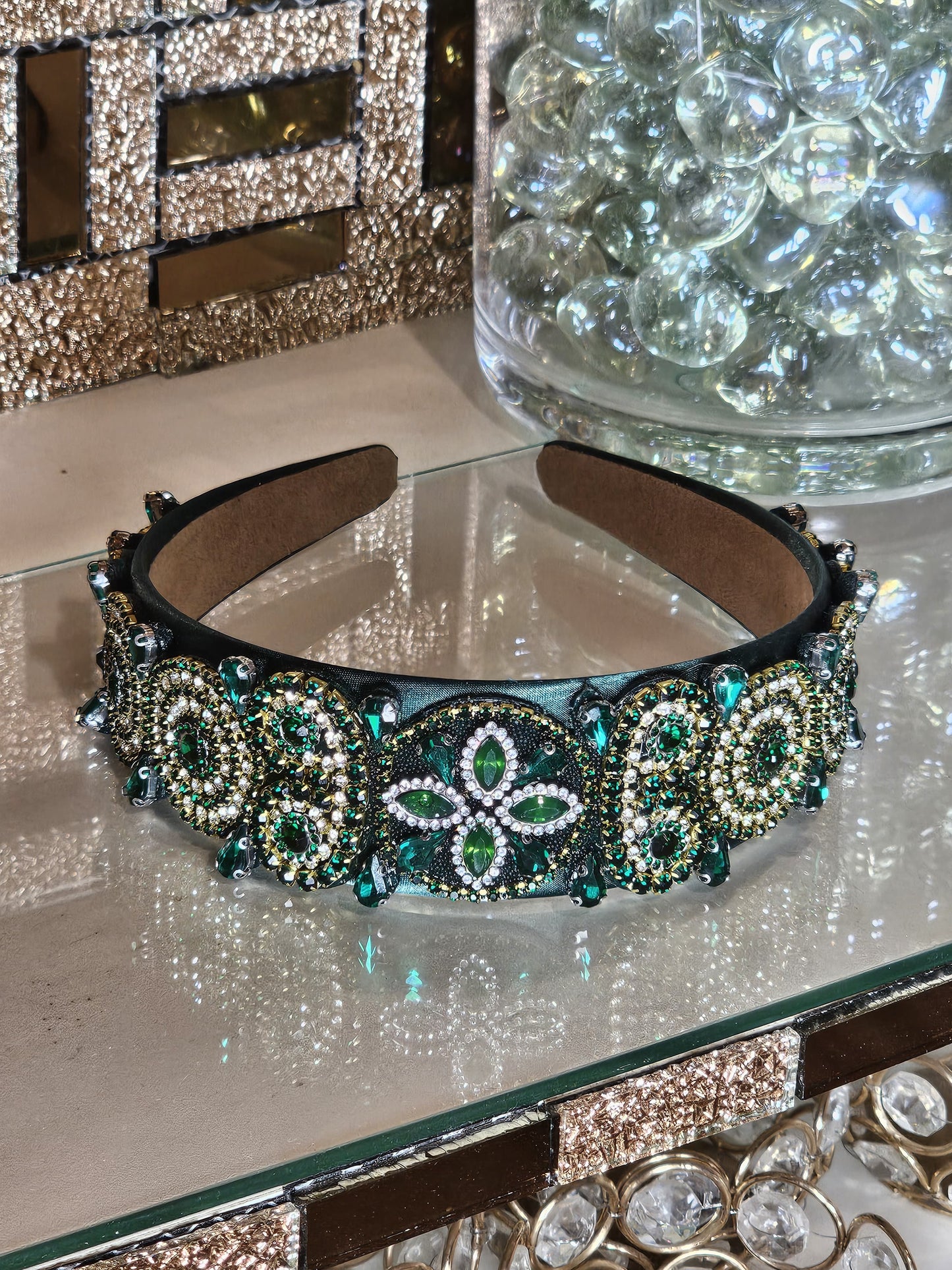 Diadema vintage verde con zircones y réplica de diamantes