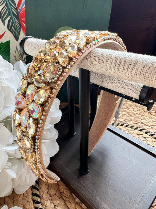Diadema con gemas rosas en forma de flor 02725