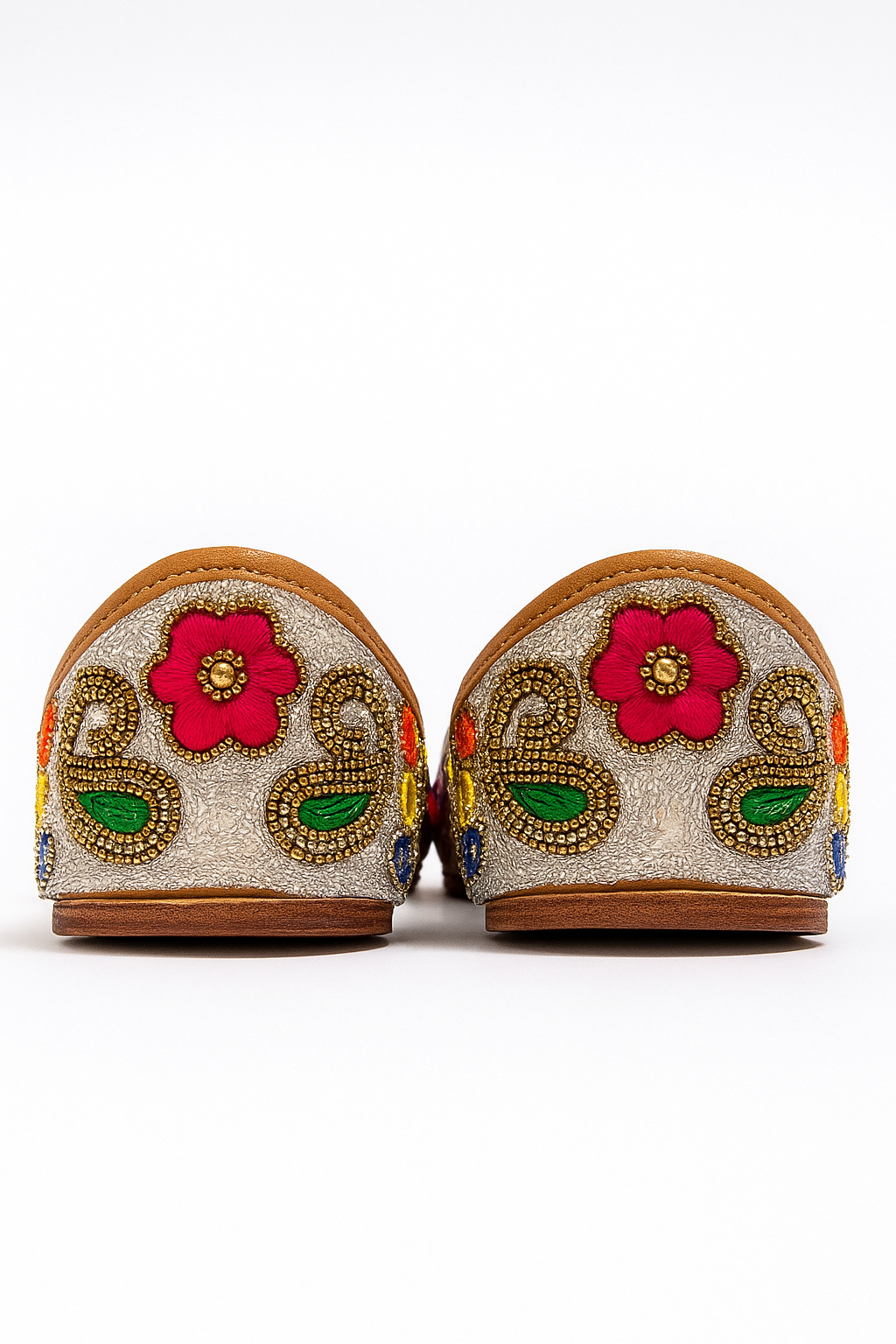 Alquiler Juttis Florales - Zapatos de la India