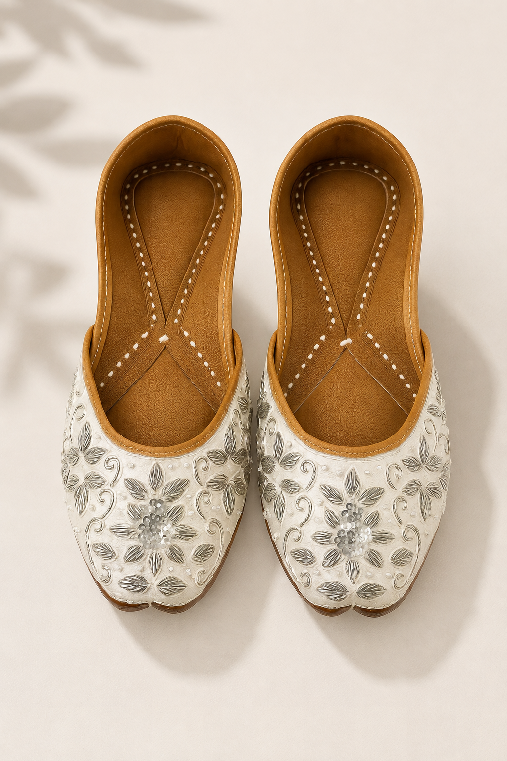 Juttis Plateadas - Zapatos de la India