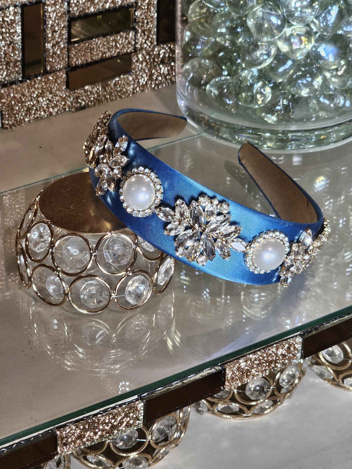 Diadema vintage satinada con zircones y perlas 02729