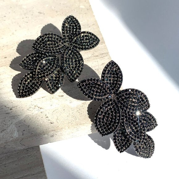 Aretes colgantes negros estilo leaves con zirconia