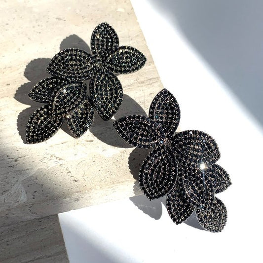 Aretes colgantes negros estilo leaves con zirconia