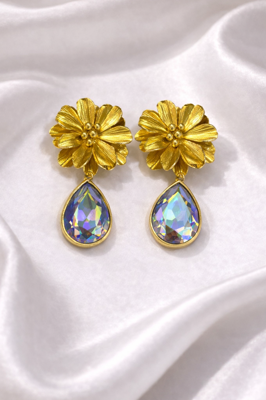 Aretes pétalos en plateado tornasol (doble uso)