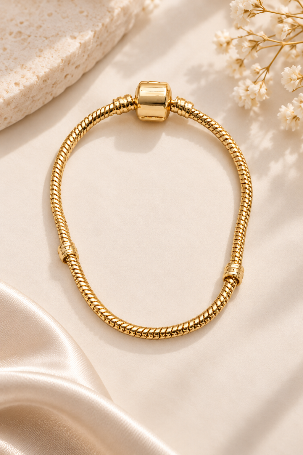 Pulseras chicas doradas tipo pandora