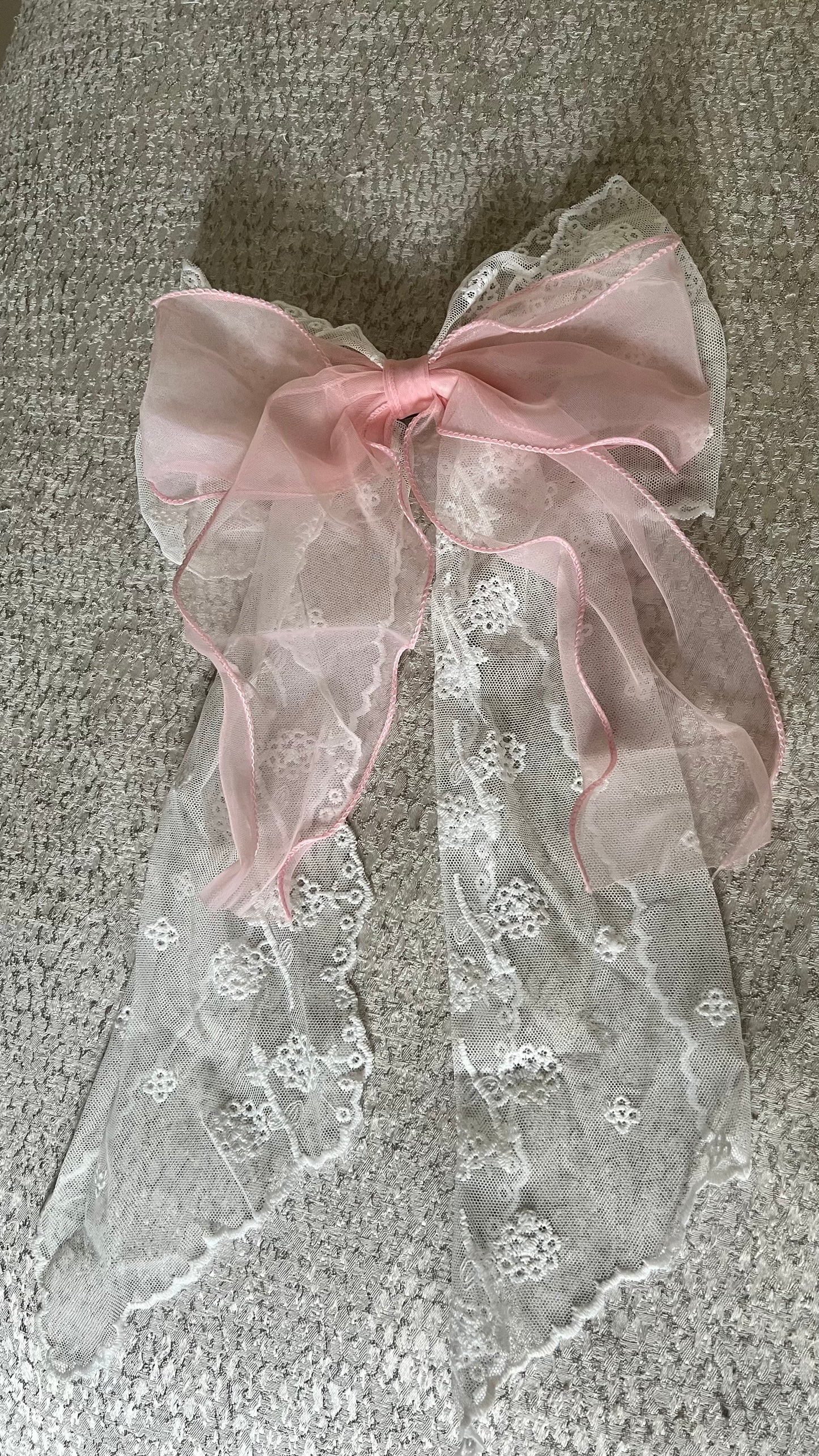 Lazo de chifón rosado y encaje 01203