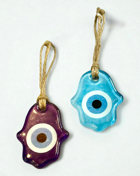 COLGNTE SENCILLO CON MANO HAMSA  CELESTE Y MORADO