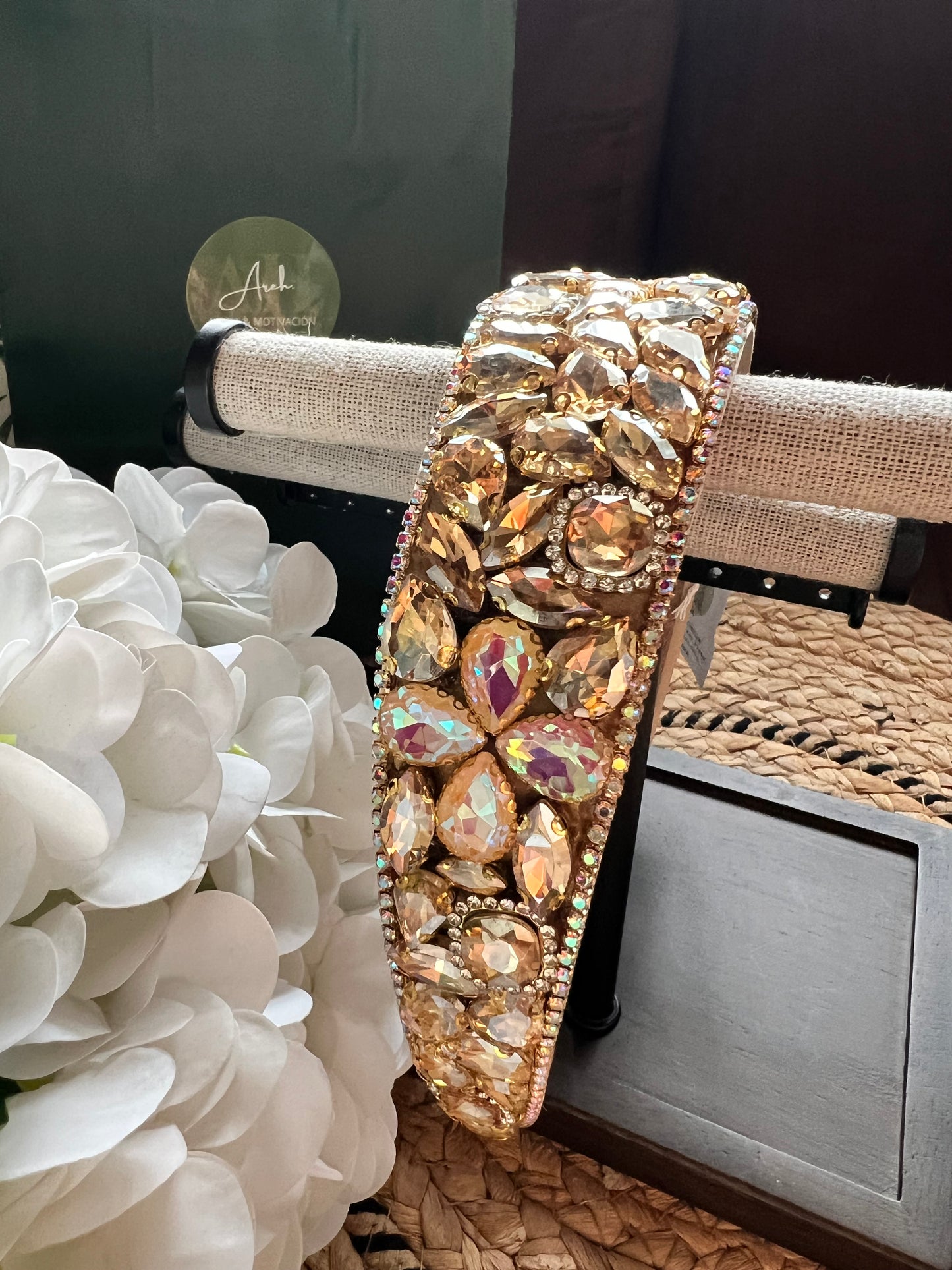 Diadema con gemas rosas en forma de flor 02725
