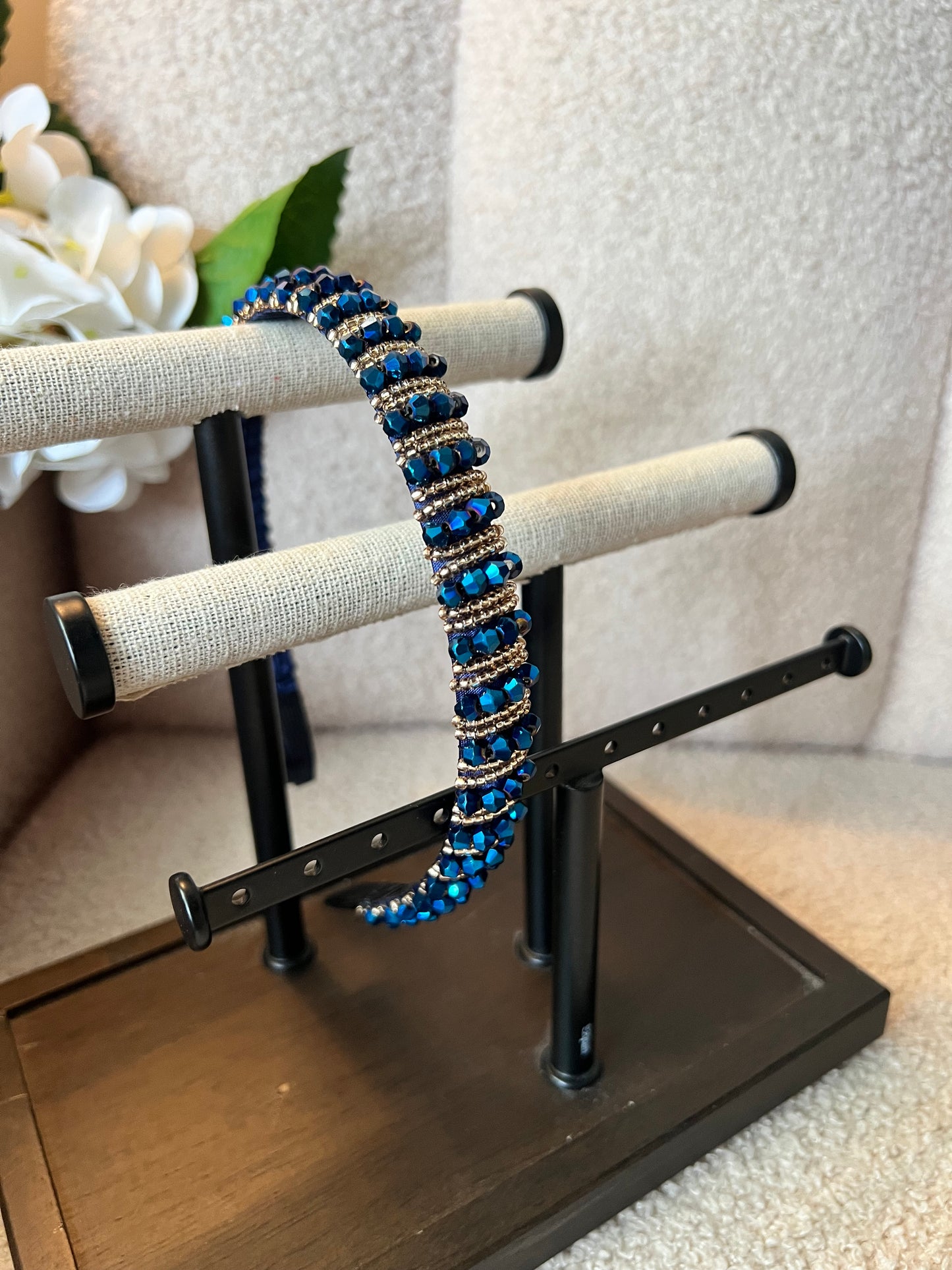 Diadema delgada azul rey con dorado 01510