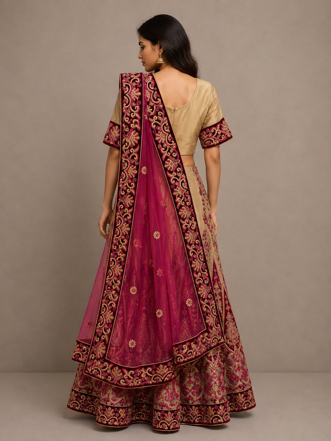 Alquiler Lehenga Dorado con Fucsia