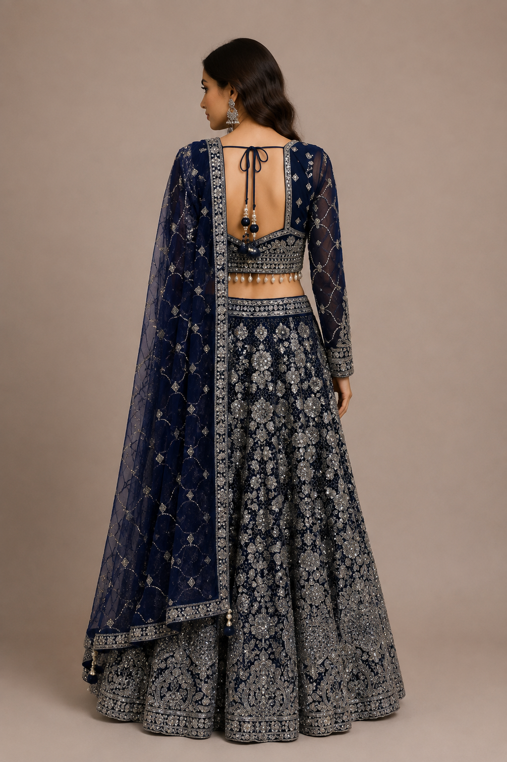 Alquiler Lehenga Azul marino con plateado