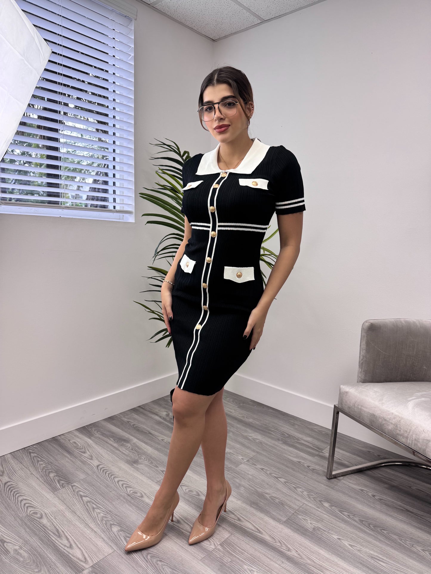 Black dress Detalles dorado y blanco