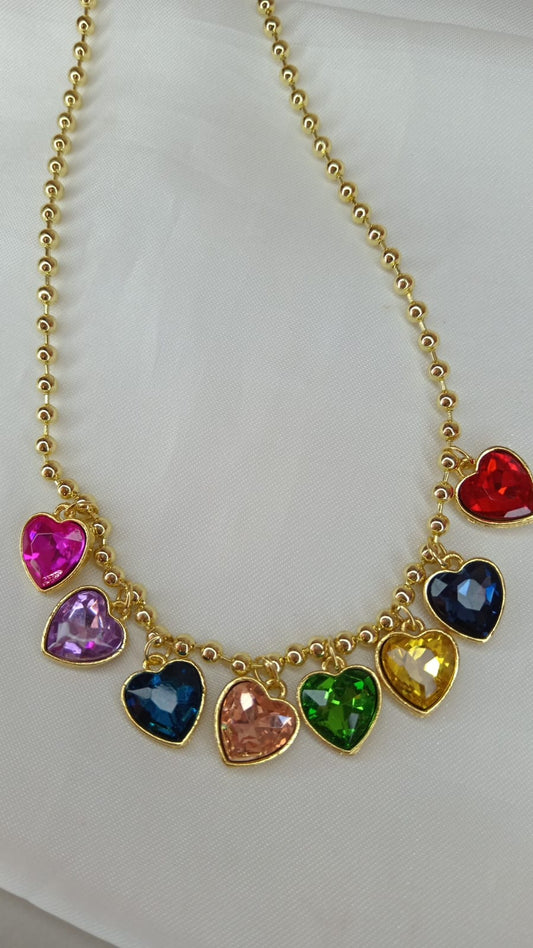 COLLAR CON CORAZONES DE COLORES