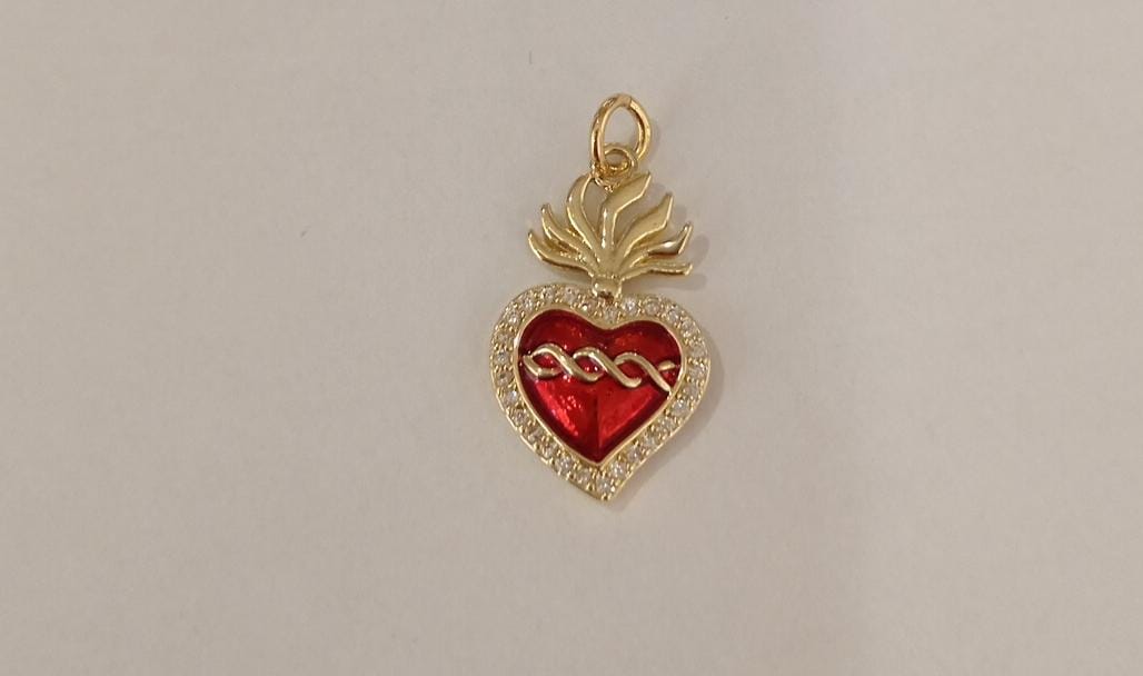 DIJE CORAZON DE CRISTAL  Y FORMA ADN EN CENTRO